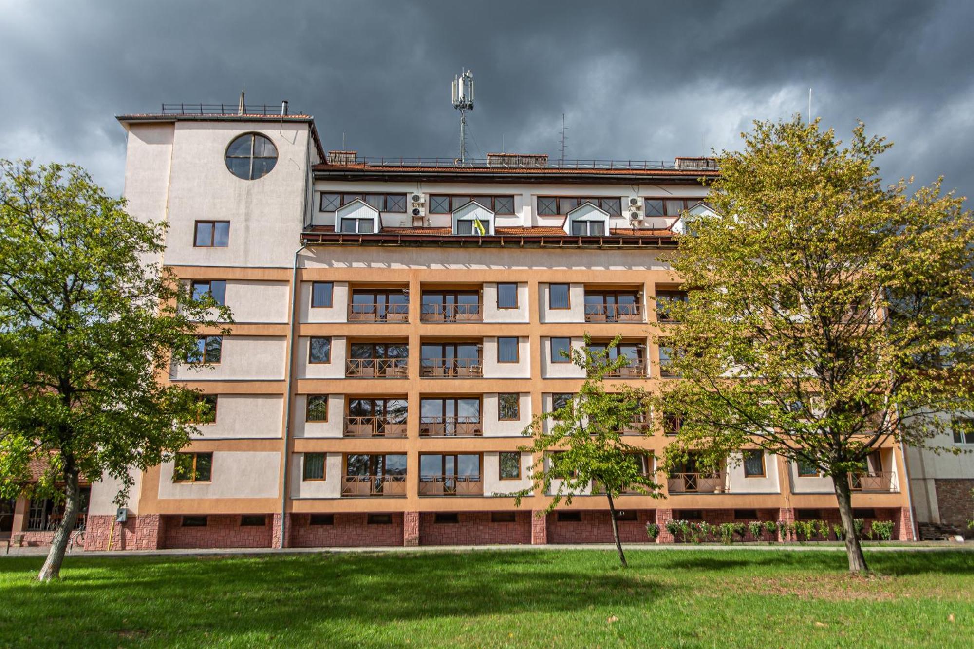 Hotel Intourist Mukácheve Exterior foto
